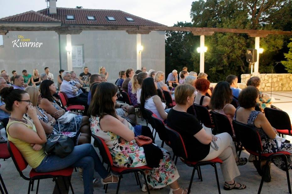 Stand up komedija Vic naš svagdašnji, EDO VUJIĆ